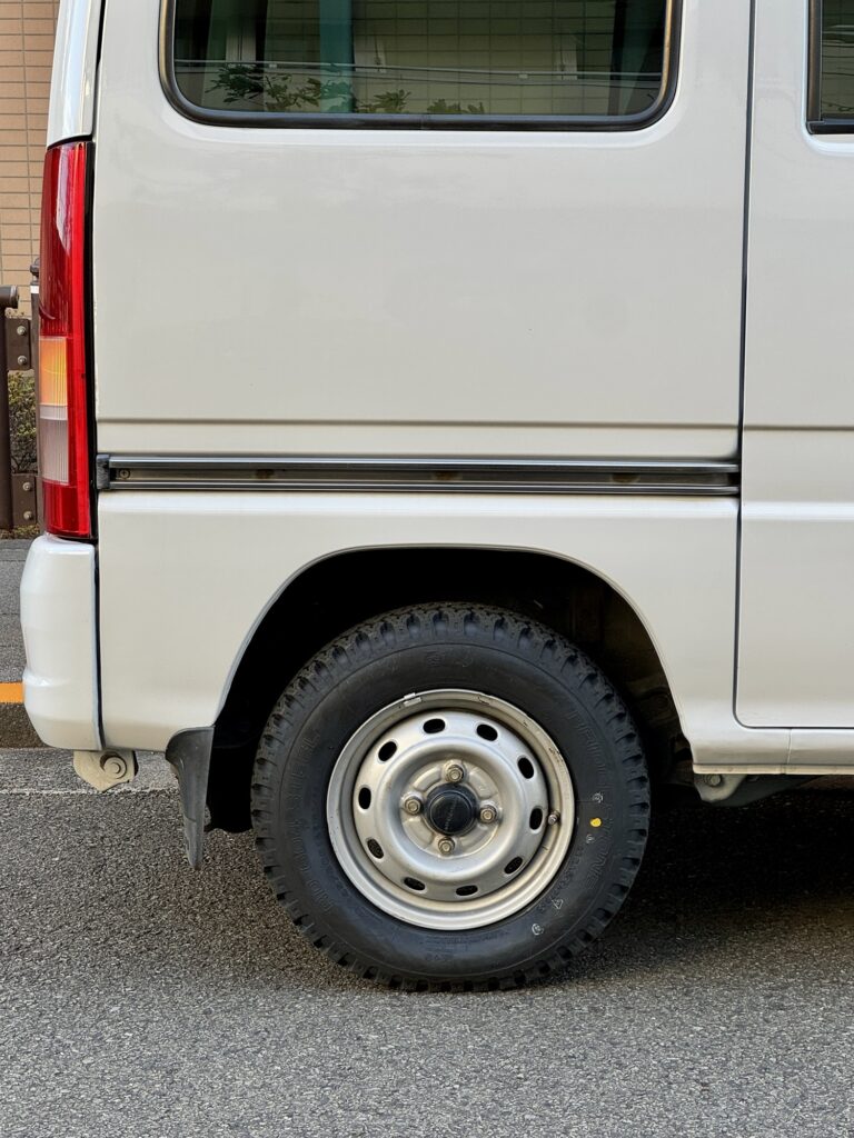 ブリヂストン 604V RD-604 STEEL を装着したスバル サンバーバン リア